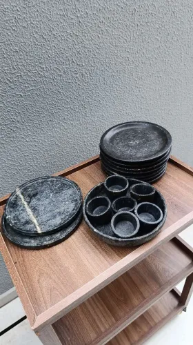 Jogo de pratos e bandejas de pedra sabão