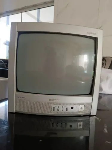 TV TUBO SEMP TOSHIBA 14 POLEGADAS - Quebrada dos lados