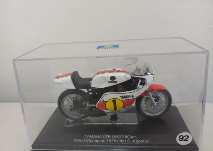 Miniatura 500 cc Yamaha YTR500/Giacomo Agostini 1975