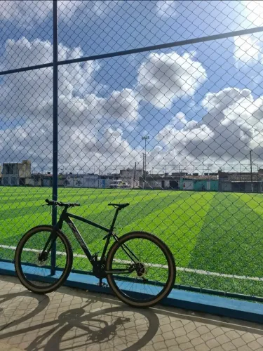 Bicicleta ARO 29 estilo híbrida com garfo rígido KSW.