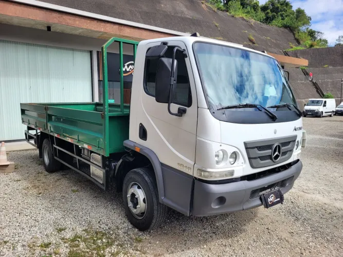 MB Accelo 1016 2020 Carroceria chapa