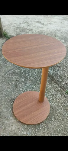Mesa encaixe braço sofá amadeirado 