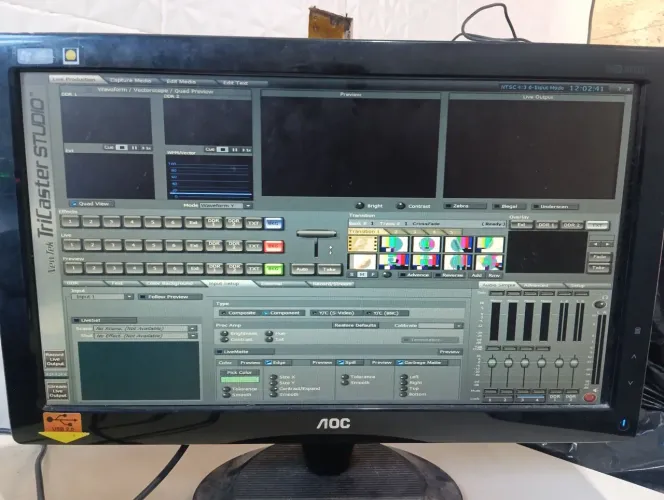 Aparelho funcionando com varios cabos e fios!