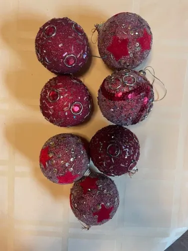 6 Bolas de Natal, R$ 3,00 a unidade