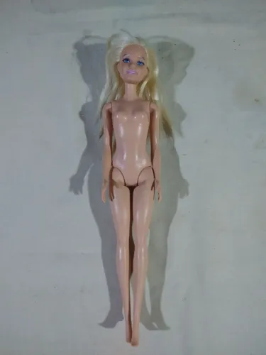 Boneca Barbie Loira Clássica