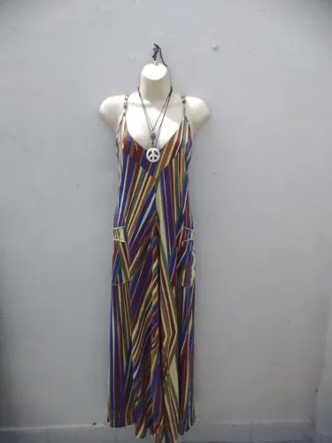 Vestido longo colorido com bolsos 