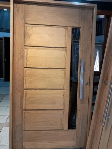 Porta pivotante 118x214mt madeira tauari