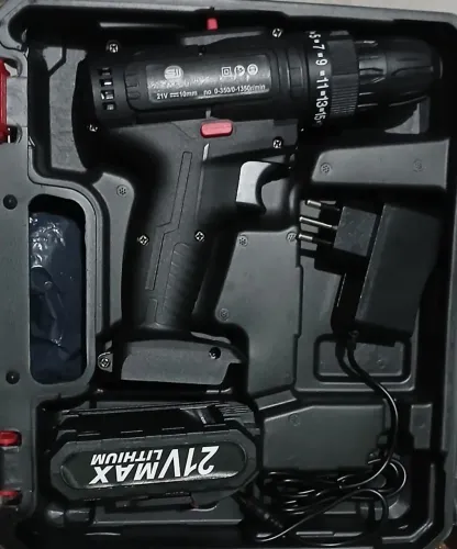 Parafusadeira/Furadeira 21V Bivolt com Maleta