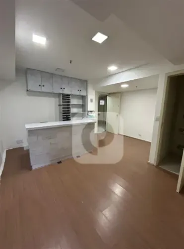 SALA COMERCIAL DE MEDICO DIVIDIDA EM AMBIENTES
