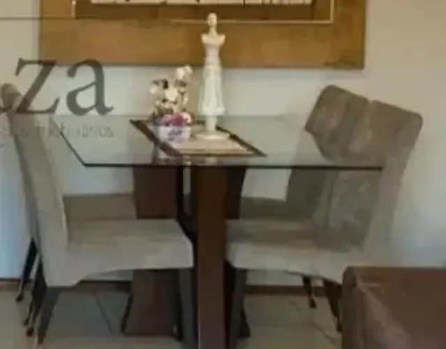 Mesa  tampo de vidro com 4 cadeiras 
