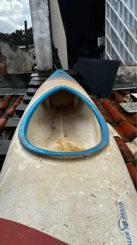 Vendo caiaque modelo antigo fechado 