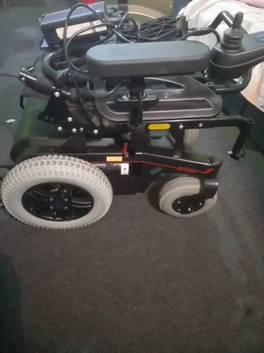 Cadeira de rodas motorizada 