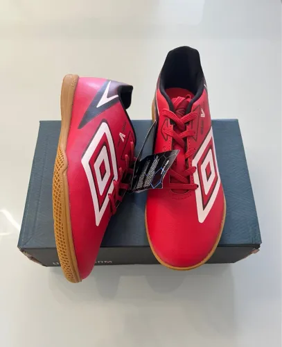 Chuteira Futsal Umbro Sala V League.