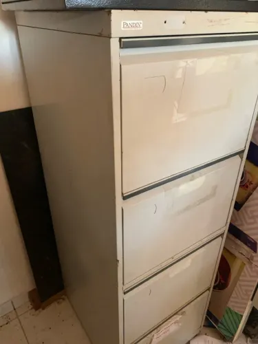 Gaveteiro de escritório em aço - 4 gavetas