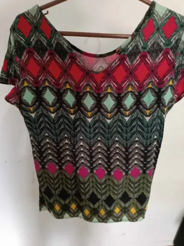 Blusa com estampa geométrica