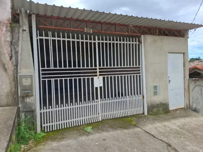 Ponto Comercial + 3 Kitnets + Quintal 300m2