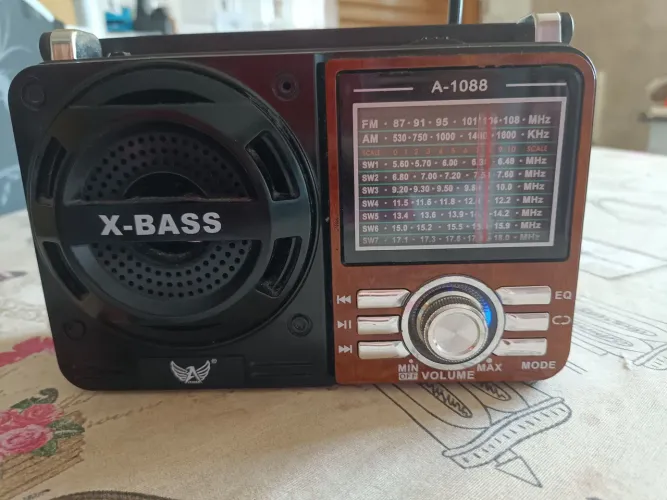 Rádio Vintage A-1088 X-Bass