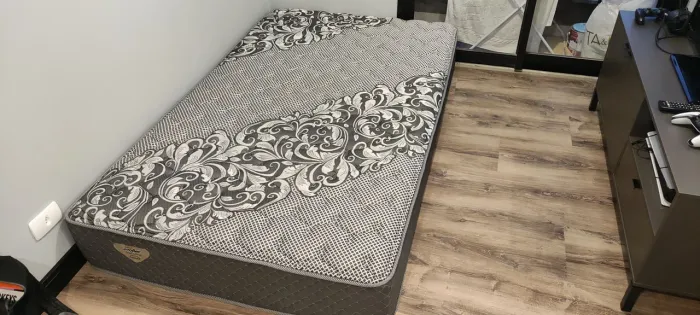 Colchão Ecoflex e Box com gavetas