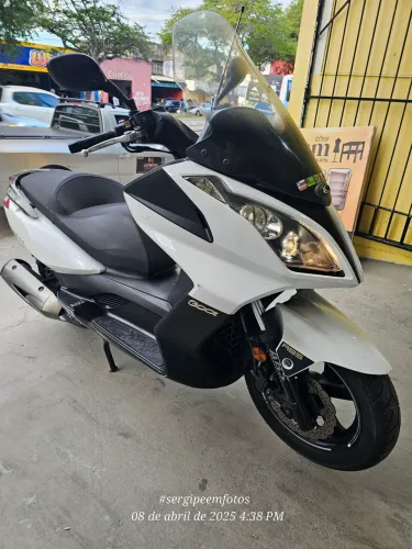 Vendo scooter, bem conservada.