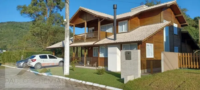 Casa à venda em Vargem Grande, Florianópolis: 360m², 3 dormitórios, 2 suítes, 4 banheiros