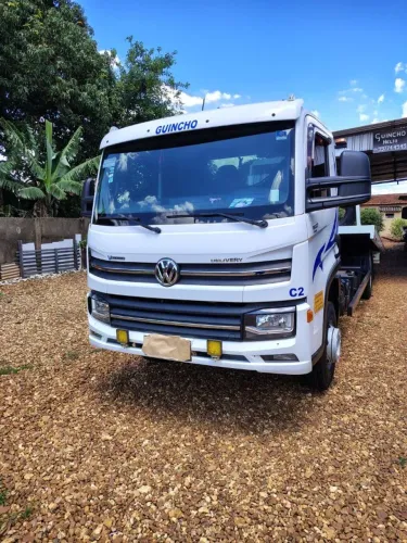 Caminhão Volks.11180 V.Tronic Prime -guincho com plataforma hidráulica TMA com NF