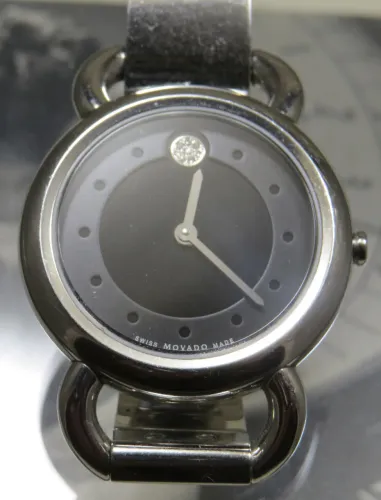 Lindo relógio feminino Movado Linio Diamond com mostrador com duas tonalidades