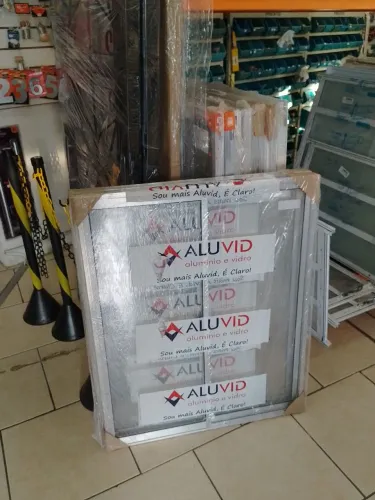 Janela alumínio 1x0.80 2 folhas vidro liso incolor