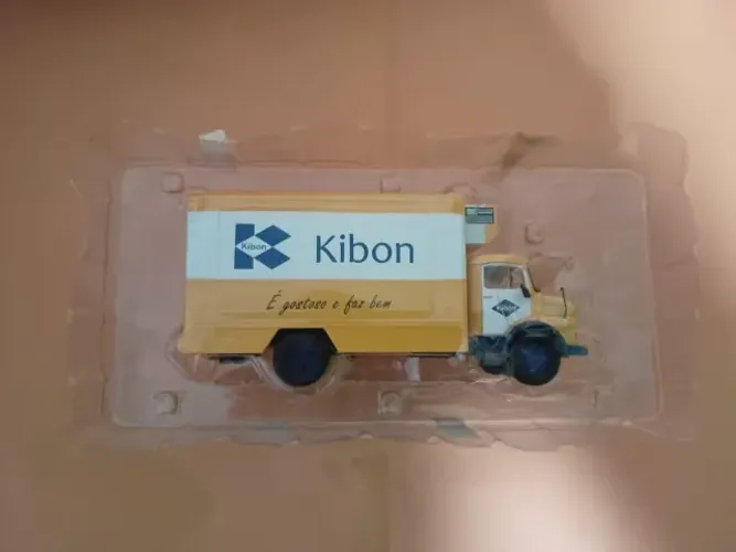 Miniatura Caminhões Brasileiros Mercedes Benz L1113 Kibon