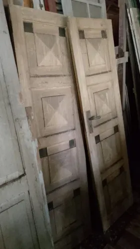 Porta de almofadas em Cedro antigo