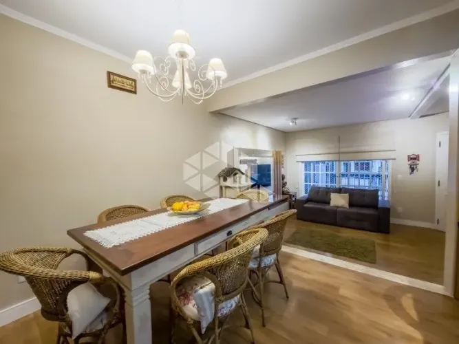 Casa com 03 dormitórios no Bairro Tristeza - Porto Alegre