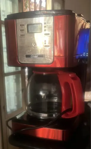 CAFETEIRA OSTER DIGITAL PROGRAMÁVEL - INOX VERMELHA