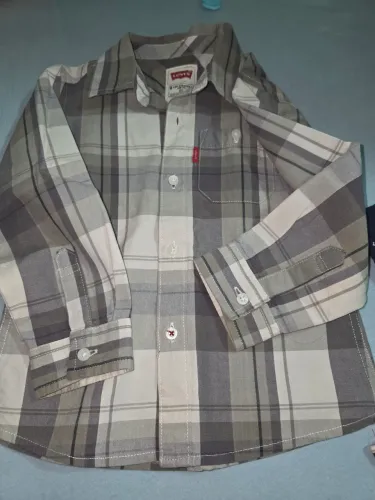 Lote com 30 peças de roupas infantis de menino idade 3 anos.
