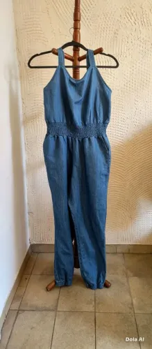 Macacão Jeans Leve Alcinha Cós Elástico Confortável Estilo Jogger