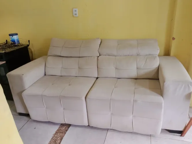 Sofá retrátil e reclinável