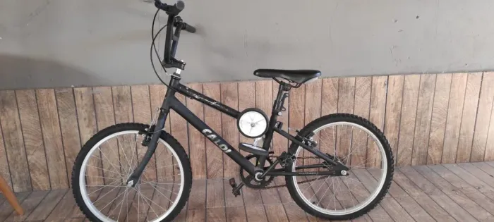 Bicicleta aro 20 calor preta.
