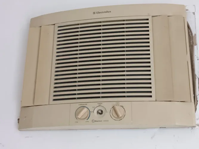 Vendo Ar-condicionado de janela 7.500 c/defeito não está gelando