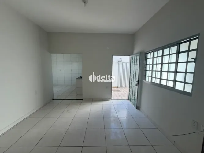 Casa com 2 quartos disponível para locação no bairro Segismundo Pereira em Uberlandia-MG