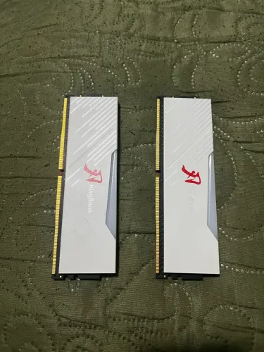 Memória RAM KingBank SOARBLADE KRRW Série DDR4 RGB 16GB (8GBx2) 3200MHz XMP CL16 (USADO)