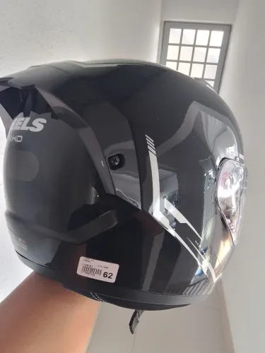 Capacete preto 