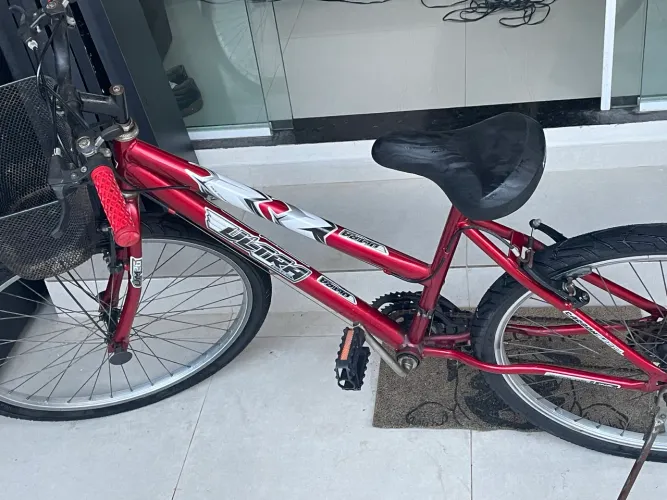 Bicicleta Ultra Aro 26 com 6 marchas, praticamente nova!