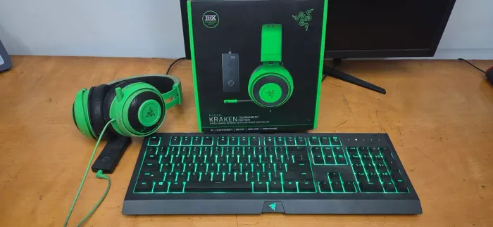 Kit Razer Teclado Cynosa Chroma e Fone Kraken Tournament Edition