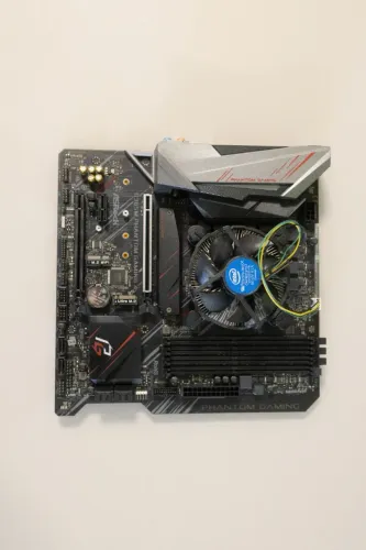 Kit i5 9400f + Placa mãe ASRock B365M Phantom Gaming 4