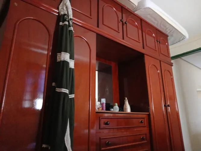 Guarda roupa de 10 portas e 4 gavetas