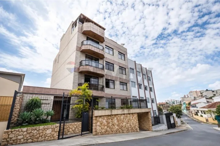 Apartamento a venda de 2 quartos com elevador e garagem no Jardim Glória