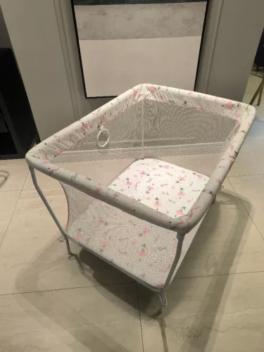 Berço dobrável portátil, chiqueirinho mosquiteiro