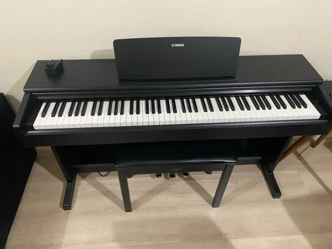 Piano Digital Yamaha Arius YDP-105