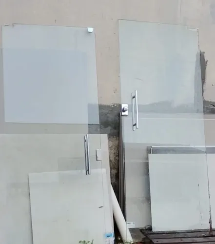 Porta de abrir Blindex com fechadura 0,95x0,95x 2,35