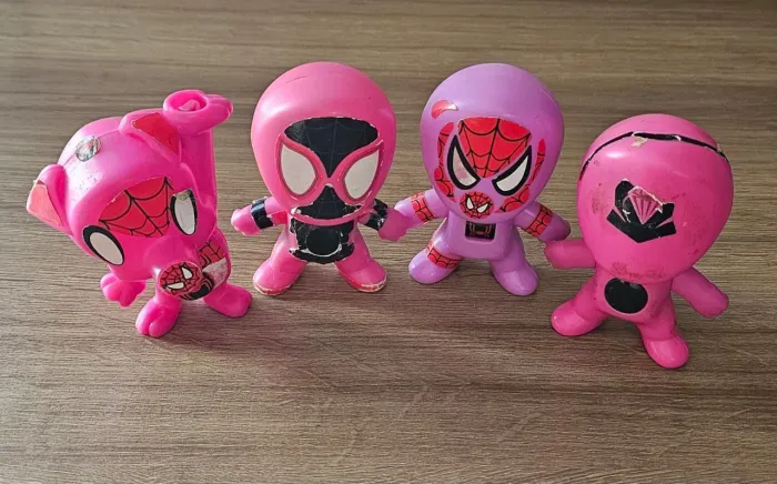 Brinquedos Bonecos da coleção Homem Aranha no Aranhaverso do Mc Donald's Lote com quatro