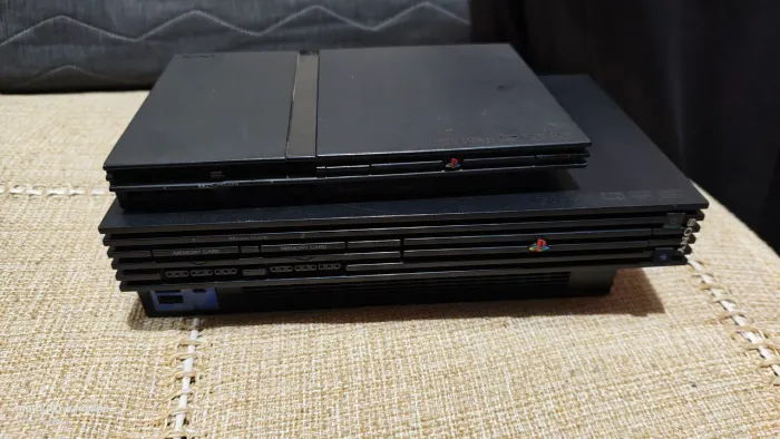 2 PS2 pra peças ou conserto