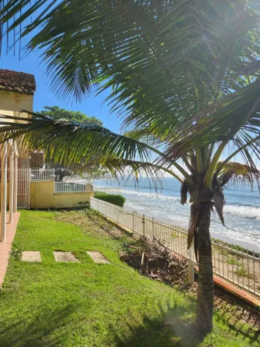 Casa frente mar 3 Quartos Pé na areia na Av. Itajuba